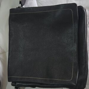 Levenger Bomber Jacket Leather Laptop Messenger Bag Pebble Black EUC